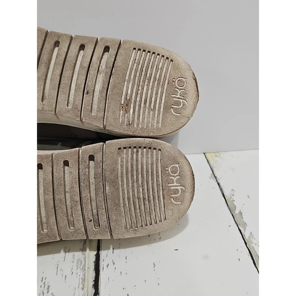 RYKA SURROUND FIT WOMEN GREEN CAMO PRINT SNEAKERS Size 9M